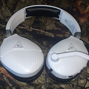 Turtle beach headset works on PS4 and Xbox one